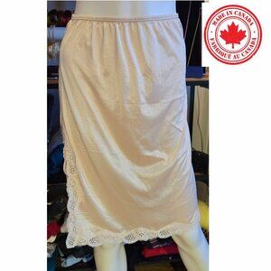 Vintage "Made in Canada" cream lace skirt slip medium Large / jupon